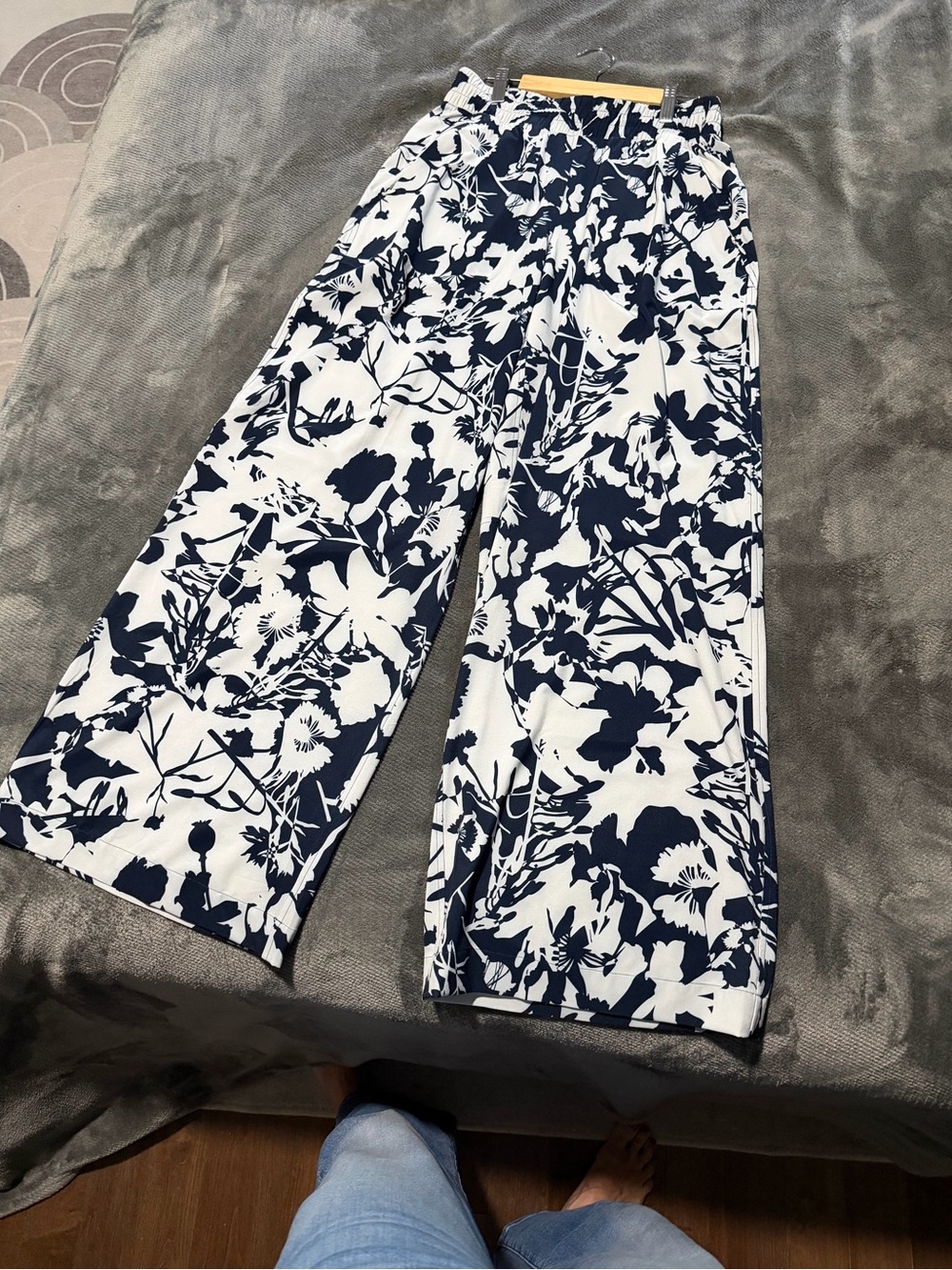 lululemon athletica Navy and White Floral Wide-Leg Pants
